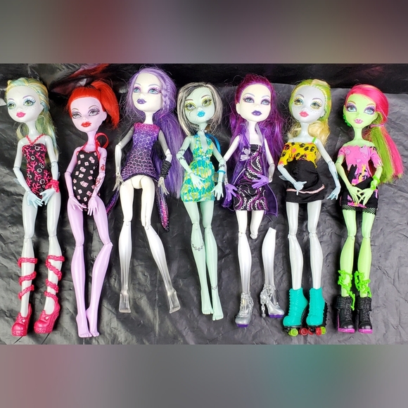 Mattel 2008-2011 Monster High Doll NO STANDS - READ - SEE PHOTOS - Lot of 7